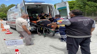 Motosikletin çarptığı yaya hastanelik oldu