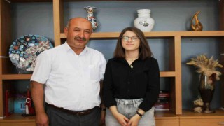 Müdür Başyiğit, YKS Türkiye 32ncisi Zeynep Merti tebrik etti