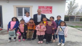 Muhtar Başaran Bayramda çocukları mutlu etmeye devam ediyor
