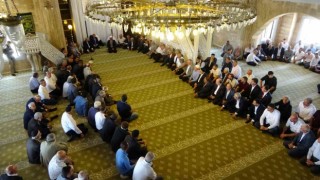 Muşta husumetli akraba iki aile bayram günü barıştırıldı