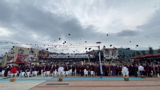OMÜ İlahiyat Fakültesinde mezuniyet heyecanı