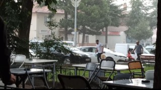 Önce dolu ardından başlayan sağanak yağış hayatı olumsuz etkiledi