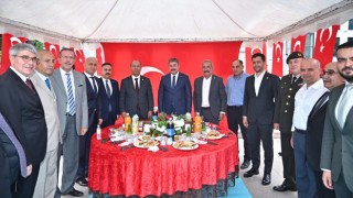 Osmaniye Cumhuriyet Meydanı’nda Bayramlaşma töreni yapıldı