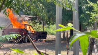 Osmaniyede park halindeki otomobil alev alev yandı