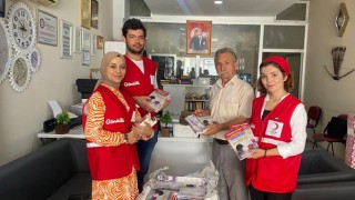 OŞYAD Genç Kızılay Şubesine kitap bağışı yaptı