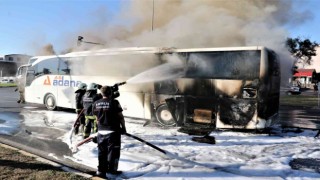 Otogara yolcu almaya giden şehirlerarası yolcu otobüsü alev alev yandı