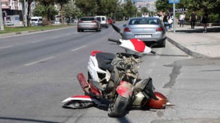 Otomobil ile motosiklet kaza yaptı: 2 yaralı