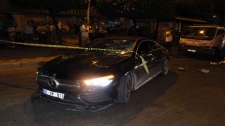 Otomobil önce yayaya sonra elektrikli bisikletliye çarptı: 2 yaralı