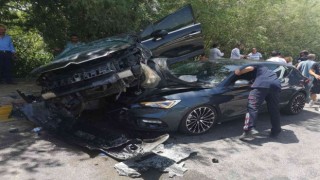 Otomobiller çarpıştı: 2 yaralı