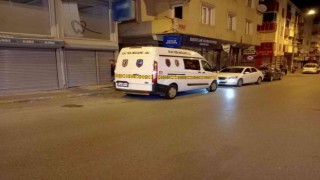 (ÖZEL) -Esenyurtta motosikletli şahıs 2 kişiye kurşun yağdırdı