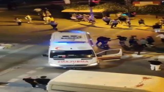 (ÖZEL) Esenyurtta hızlı gidiyor diye ambulans şoförüne küfretti, ortalık karıştı