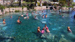 Pamukkalede 9 günlük tatil bereketi yaşanıyor