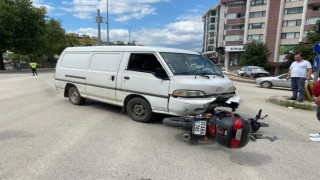 Panelvan araç ile motosiklet çarpıştı : 1 yaralı