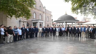 Paşa Camiinde binlerce kişinin katılımıyla Kurban Bayramı namazı kılındı