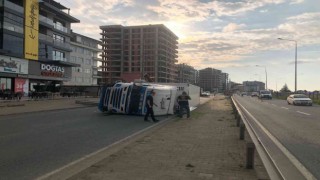 Pikap ile çarpışan dinamit yüklü tır devrildi: 1 yaralı