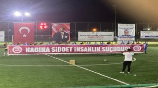 Polis futbol turnuvasında kadına şiddete dikkat çekti