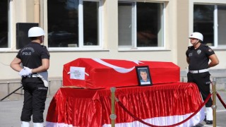 Polis memuru kalbine yenildi