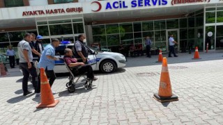 Polisler kalp krizi geçiren şahsı ekip otosuyla hastaneye yetiştirdi
