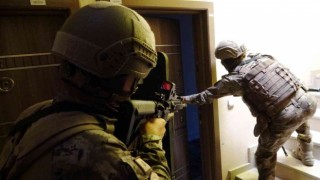 Polisten göçmen kaçakçılığı operasyonu