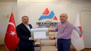 Prof. Dr. Karabuluta Türkiye Üniversite Sporları Federasyonundan teşekkür belgesi verildi