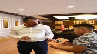 Pursaklar Başkanı Ertuğrul Çetinden gençlere kitap okuma çağrısı