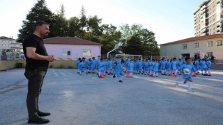 Pursaklar Belediye Başkanı Çetinden binlerce çocuğa spor malzemesi hediyesi