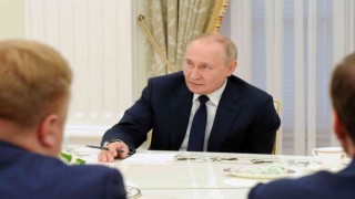 Putin: “Batı bizi savaş alanında yenmek istiyorsa, bırakın denesinler”