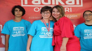 Radikal Eğitim Kurumlarında LGSde dereceye giren öğrencilere ödül