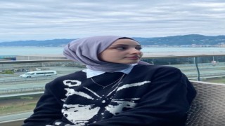 Rizede denizde boğulma tehlikesi geçiren genç kız hastanede hayatını kaybetti