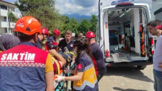 Sakaryada otomobil şarampole yuvarlandı: 6 yaralı