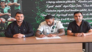 Sakaryaspor, Kaiyne River Woolery ile 2 yıllık sözleşme imzaladı