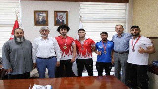 Şampiyon haltercilerden Müdür Özsoya ziyaret