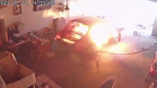 Sanayide oksijen tüpü patladı, o anlar kameraya yansıdı