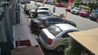 Sancaktepede çatıdan düşen şemsiyeden 3 saniye ile kurtuldu