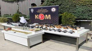 Sarallar operasyonunda ele geçen silahlar sergilendi
