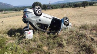 Şarampole devrilen otomobildeki 3 kişi yaralandı