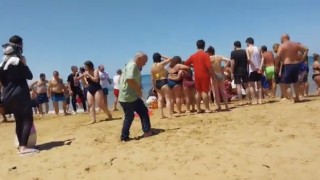 Sarıyerde plajda korku dolu anlar: Kalp masajı yapılırken şoka giren anneyi tokatladı