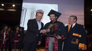 Seçer, genç hekimlerin mezuniyet heyecanına ortak oldu