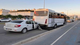 Şehir içi yolcu midibüsüne çarpan aracın sürücüsü yaralandı
