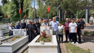 Şehit asker kabri başında dualarla anıldı
