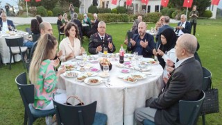 Şehitler için eller semaya açıldı