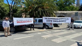 Sel felaketinde tatilde olan İmamoğluna pankartlı tepki