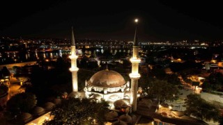 Sela seslerinin yükseldiği Eyüpsultan Camii böyle görüntülendi