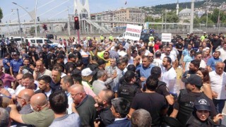 Servis esnafından büyük tepki, Kocaeli Büyükşehir Belediyesine yürüdüler