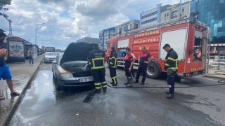 Seyir halindeki araç alev aldı