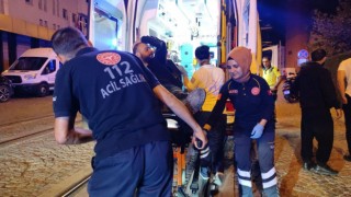 Seyir halindeki motosikletten düştü