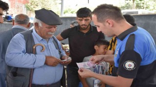 Şırnak polisinden kurban satıcılarına “sahte para” uyarısı yaptı