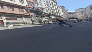 Şişlide ilginç anlar: Eşinin tutuklandığını öğrenince eşyaları sokağa attı