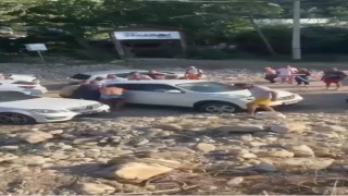 Şoförü bulamayınca bilek güçlerini devreye soktular