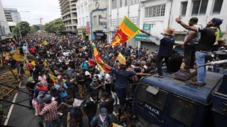 Sri Lankada protestocular başkanlık konutunu bastı